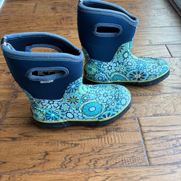Bogs Classic Mid Lanai Blue Floral Boots Women’s Size 7 - Picture 2 of 6